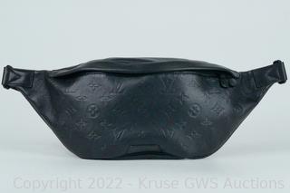 Sold at Auction: Louis Vuitton Black Empreinte Leather Bumbag with Gold  Hardware Condition: 1 9