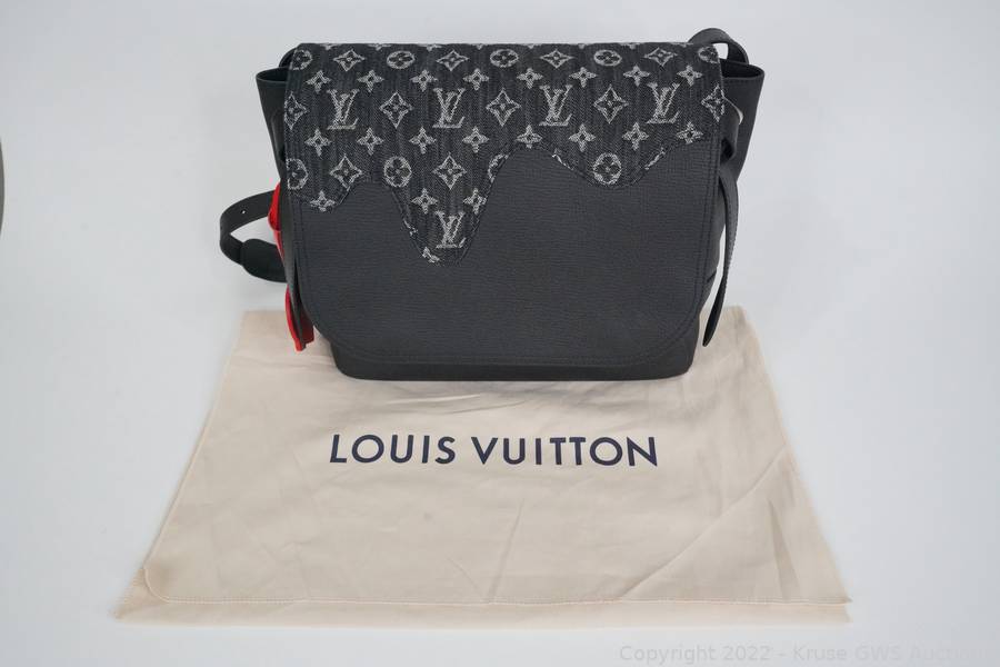 Louis Vuitton x Nigo Besace Tokyo Denim Drip (Sold Out) Auction