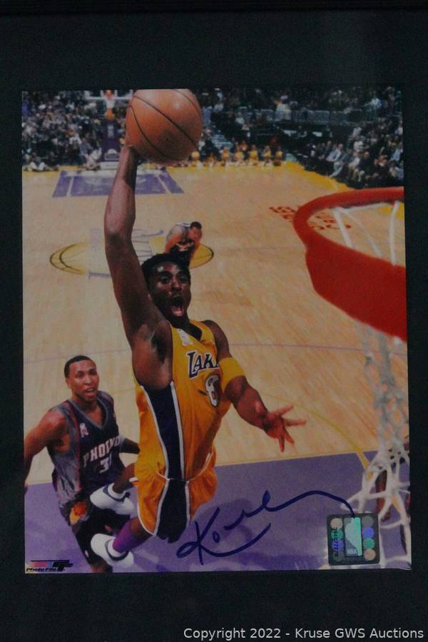 In person autograph of Kobe Bryant, In person Autograph Authentication  Services, Specializing in In person Autograph Authentication