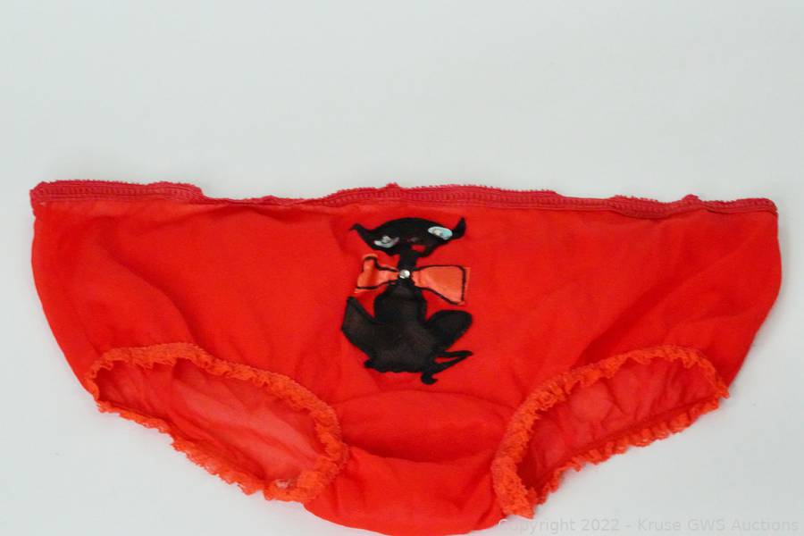 Elvis Presley's soiled underwear fails to sell at auction