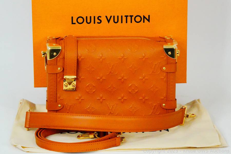 Sold at Auction: LOUIS VUITTON Petite Malle Monogram Trunk Handbag