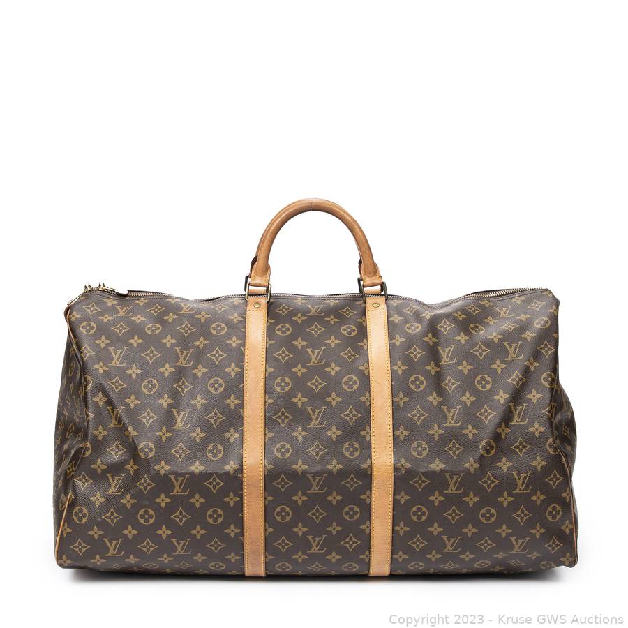 At Auction: Louis Vuitton, LOUIS VUITTON E SHOULDER BAG
