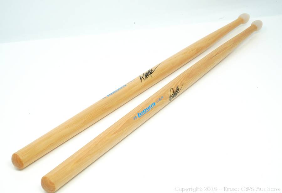 Ludwig deals drum sticks