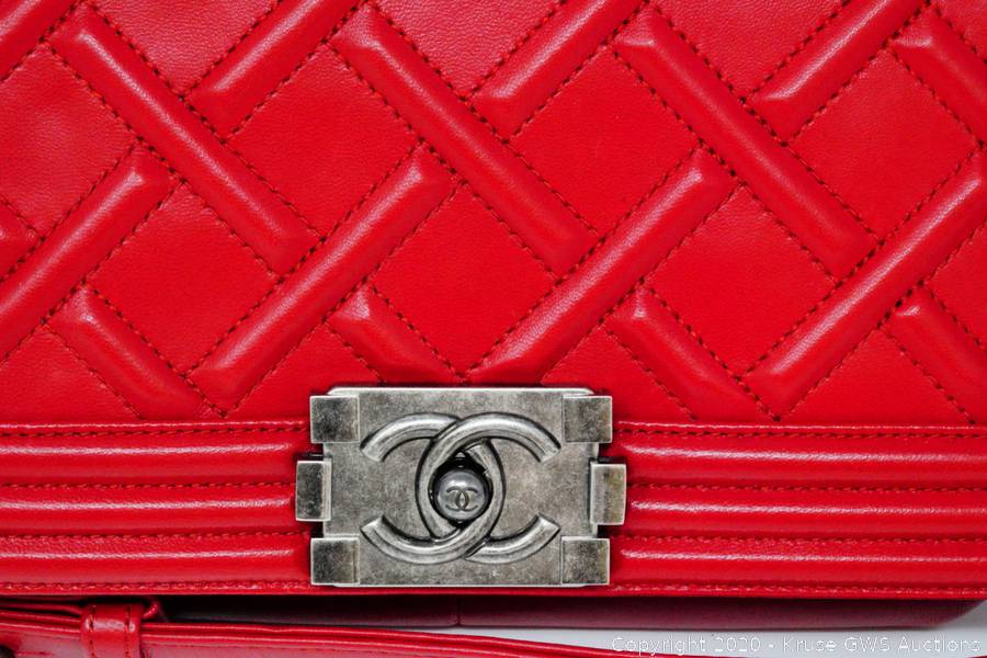 Chanel boy discount bag colors 2020