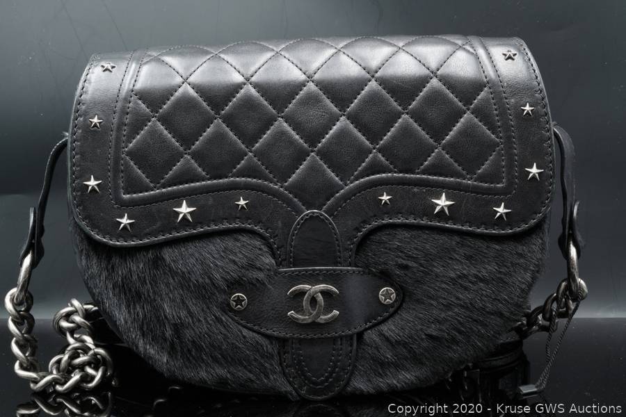 Lot - Vintage CHANEL Burgundy Leather 'Hobo' Bag