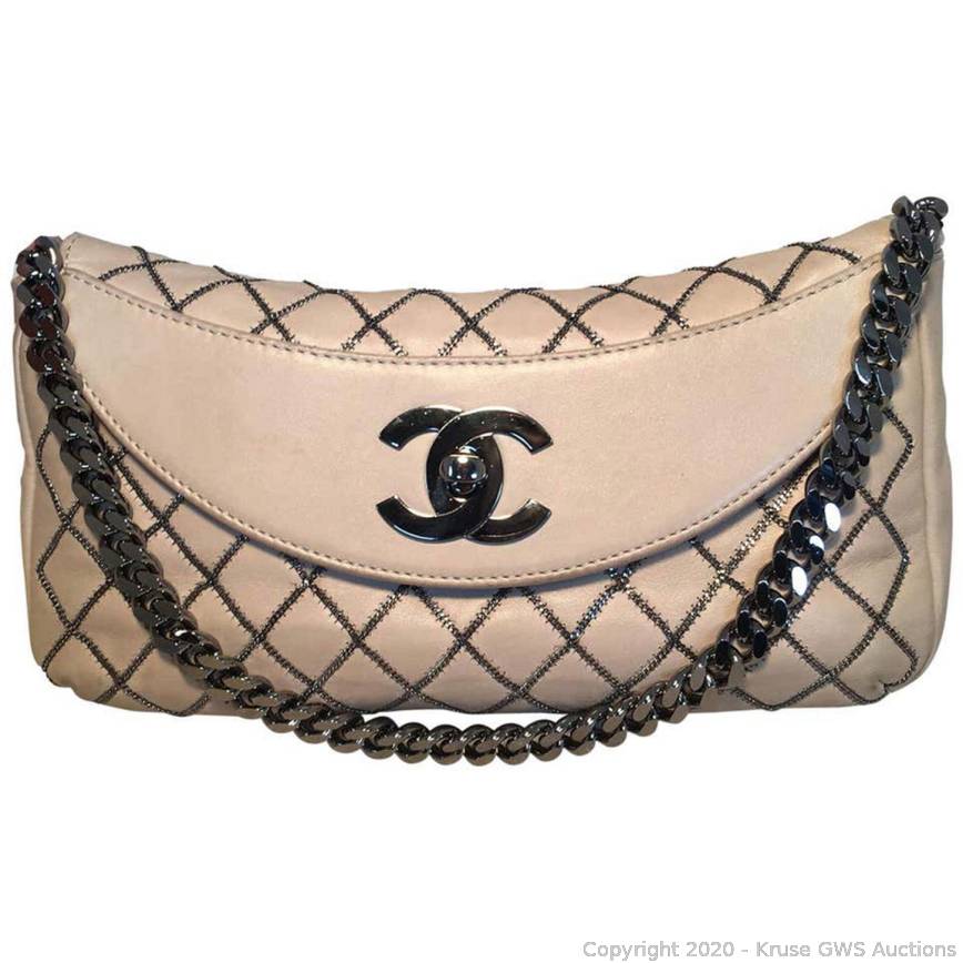 Lot - A Chanel navy quilted leather shoulder bag