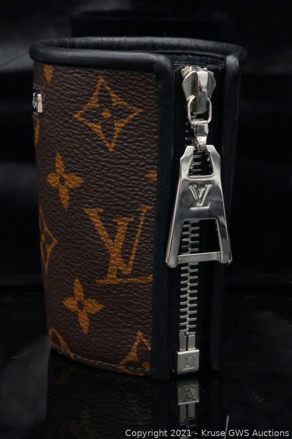 Louis Vuitton 2021 S/S Monogram Cuff (Sold Out) Auction