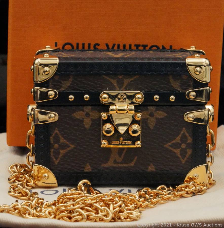 At Auction: Louis Vuitton, LOUIS VUITTON Monogram LV Pattern Luggage