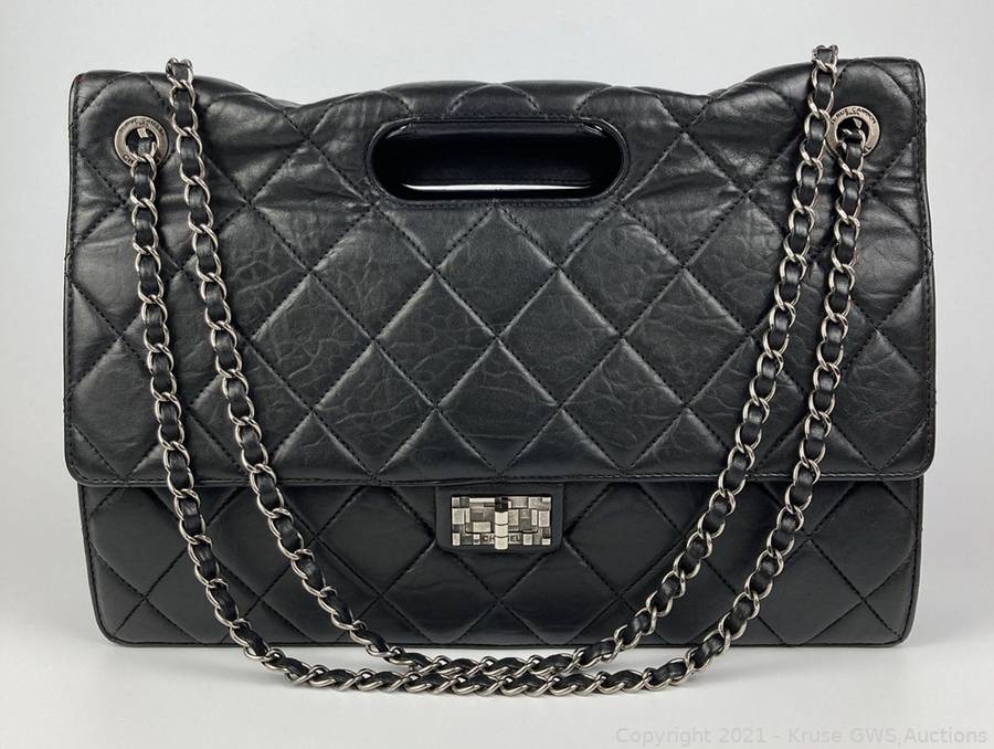 Sold at Auction: A CHANEL (STYLE?) LEATHER BAG