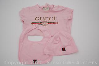 Gucci Baby Cotton Onesie, Bib And Hat Set In White