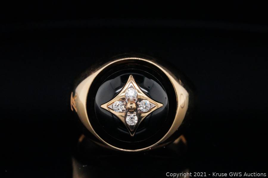 Louis Vuitton Blossom 18K Yellow Gold Diamond and Onyx Ring at